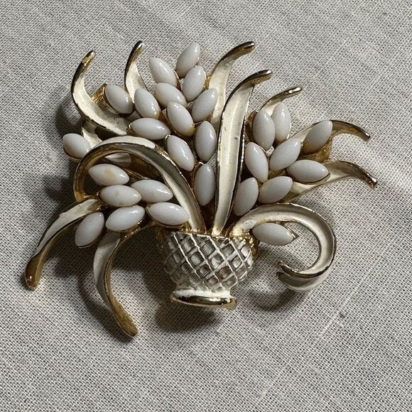 Vintage Signed ART Gold tone and Enamel  Flower Basket Pin Brooch - Picture 1 of 7